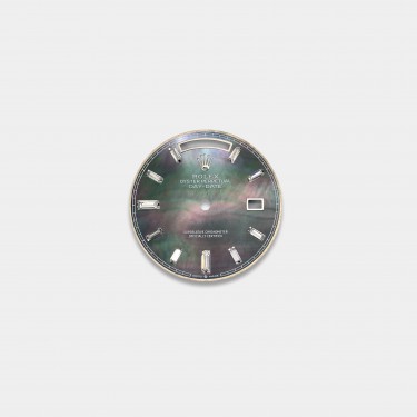 롤렉스 데이데이트 40mm 커스텀다이얼 흑자개(Tihitian MOP) 다이얼 화이트골드용 바게뜨 다이아 인덱스
